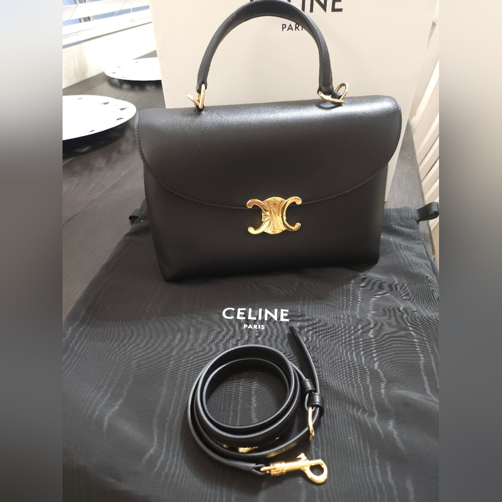 Elegant Black and Gold Shoulder Bag with Structured Design. Almost New